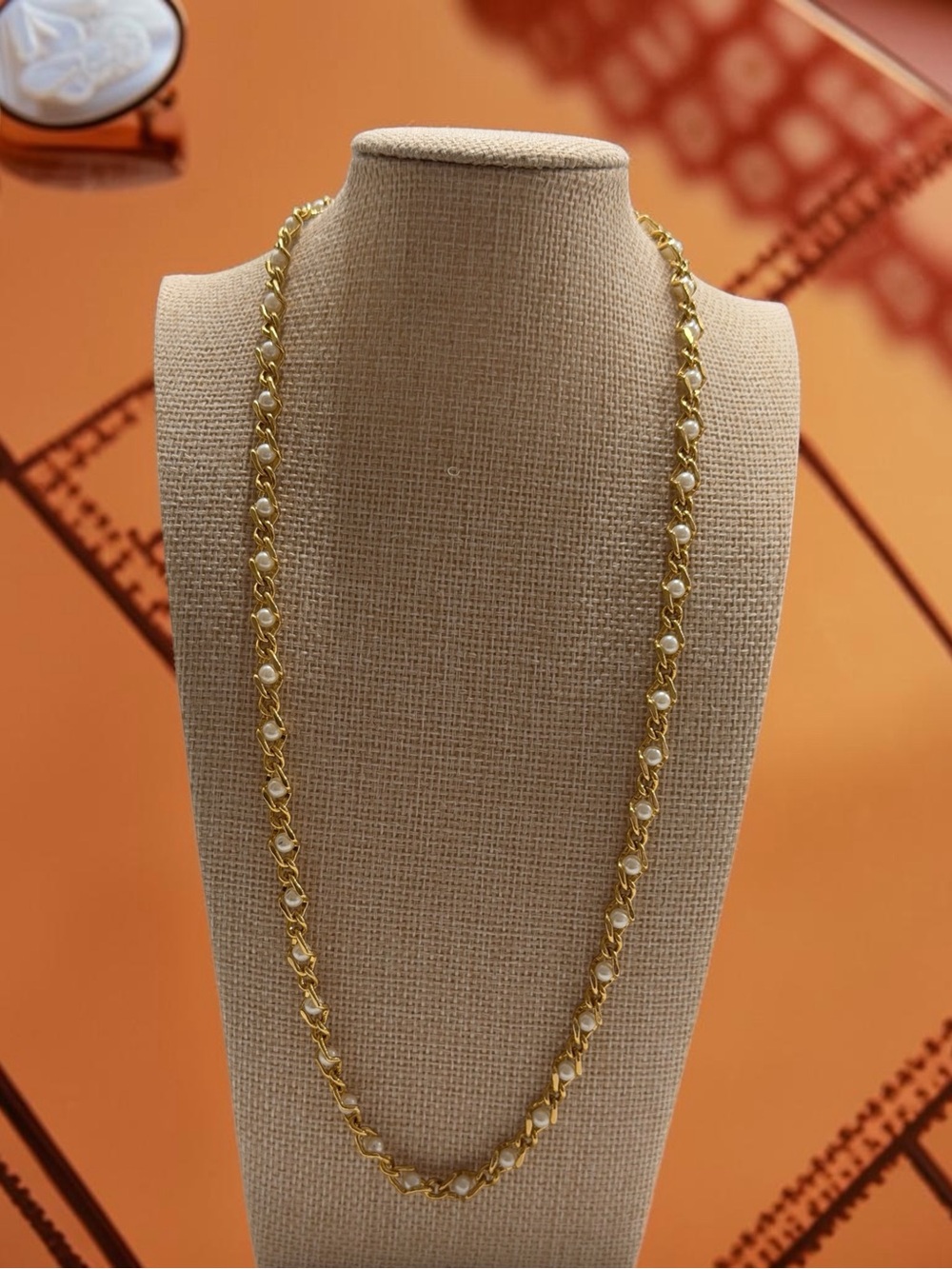 Elegant Gold Tone Pearl-Accent Chain Necklace